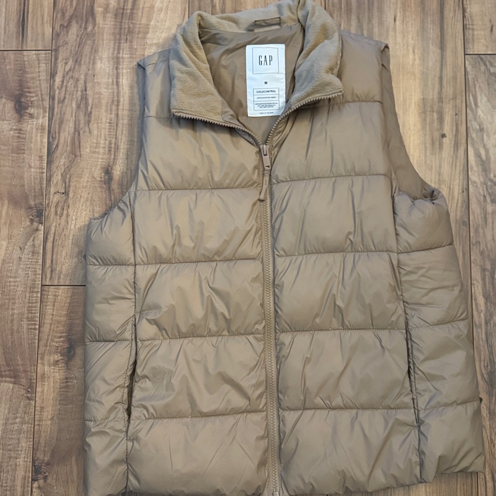 GAP Quilted Puffer Vest in Beige - Picture 3 of 4
